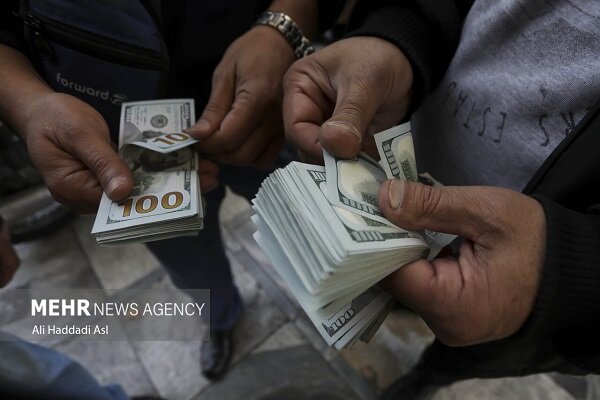 رفت و برگشت قیمت دلار در بازار آزاد؛ ثبات نسبی در بازار مبادله