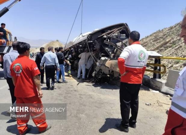 ۱۰ نفر از مصدومان حادثه اتوبوس فیروزآباد-کوار بستری هستند