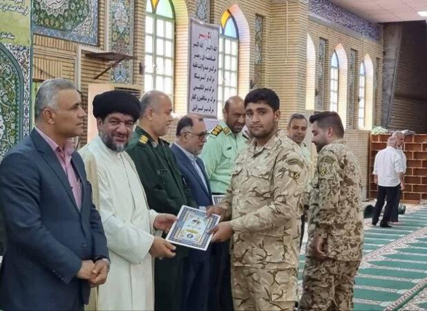سربازان نمونه در گناوه تجلیل شدند