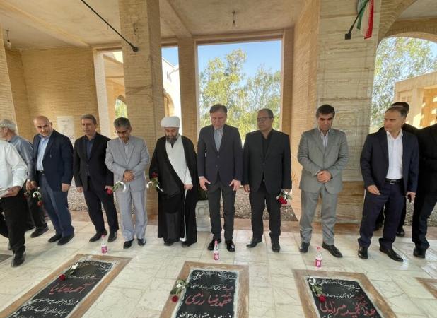 تجدید میثاق مسئولان استان بوشهر با شهدای جزیره خارگ