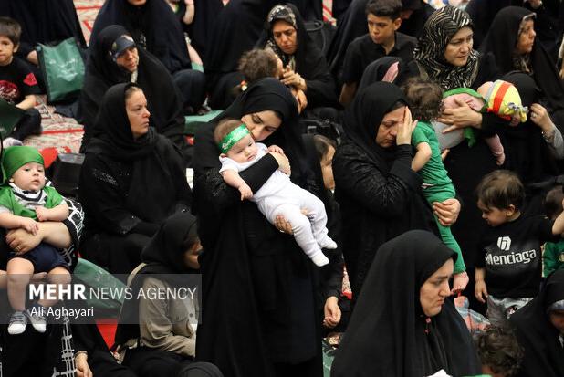 لالایی مادرانه با سوز اشک برای ۶ ماهه کربلا