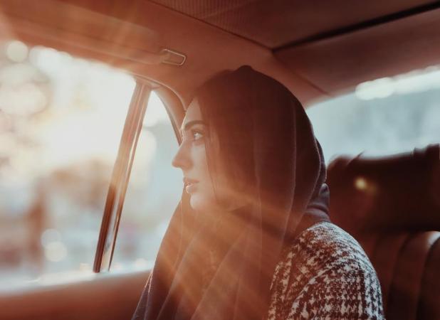 ژست‌های دلبرانه نگار خانم سریال عملیات مهندسی در ماشین