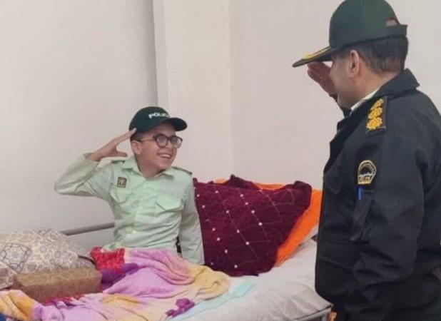 نوجوان پیشوایی با پای از دست رفته همیار پلیس شد