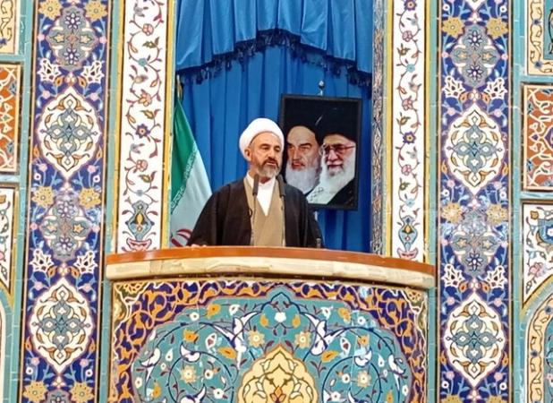 امام جمعه ایلام: اسراف، سرمایه‌های ملی را هدر می‌دهد/ دولت برای هر لیتر بنزین، ۲۰ هزار تومان یارانه می‌دهد