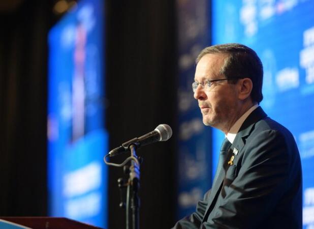 رئیس رژیم صهیونیستی: باز هم لبه پرتگاه قرار داریم