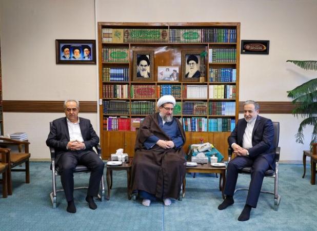 عراقچی به دیدار نماینده ولی فقیه در آذربایجان شرقی رفت