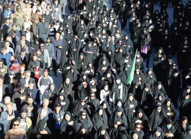 تشییع پیکر مطهر شهدای گمنام در مصلای ایلام