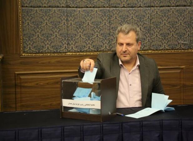 وفایی با رأی کامل اعضا در ریاست هیئت کاراته همدان ابقا شد