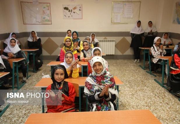 مدیر آموزش‌وپرورش اردستان: ارتقای کیفیت آموزشی بدون سیاسی‌کاری دنبال می‌شود