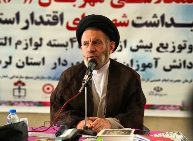 نماینده ولی‌فقیه در لرستان: خدمت به مردم جزء جدایی‌ناپذیر از بندگی است