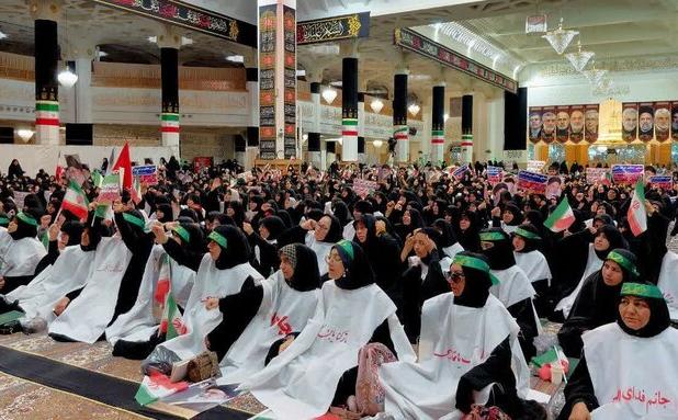 اجتماع پرشور رهروان زینبی در قم برگزار شد