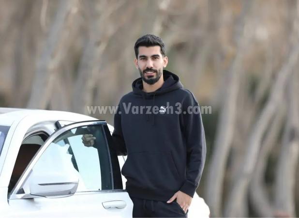 ستاره جدید پرسپولیس با خودروی سفید در راه تهران!