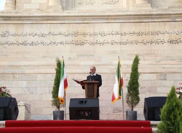 مفاخر ایرانی و اسلامی باید در زندگی روزمره حضور عینی داشته باشند