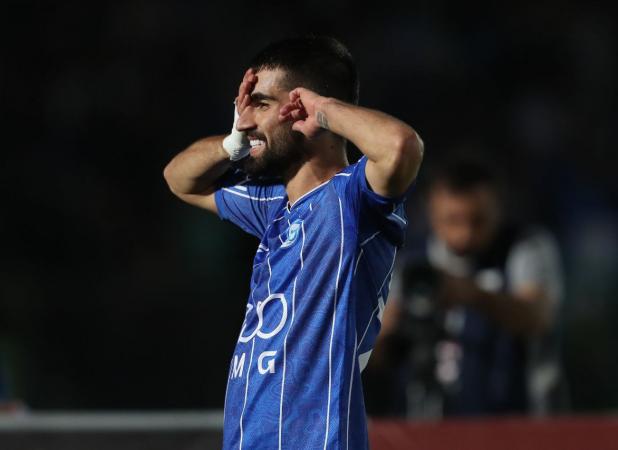 ستاره کوتاه‌قامت استقلال، خطرناک‌ترین بازیکن در نبردهای هوایی!