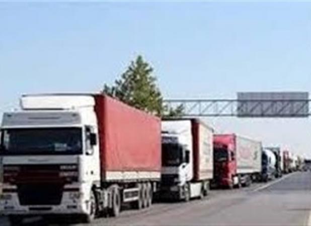 کامیونداران مشغول کارند؛تاکید دولت بر حل مشکل بیمه رانندگان