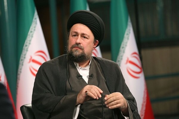 خمینی: عزت ملی ما قبل از انقلاب به شدت تحت تاثیر تهدید از بین رفته بود
