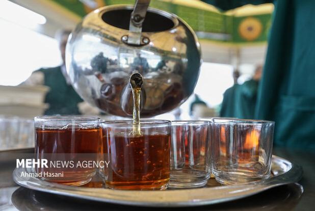 برپایی چایخانه هیئت جوانان قمربنی هاشم گیلاوند