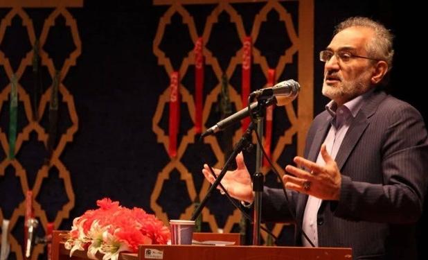 حسینی: کسانی که ادعا می‌کنند زبان دنیا را بلدند بهتر است زبان آموزه‌های دینی را نیز فرا گیرند