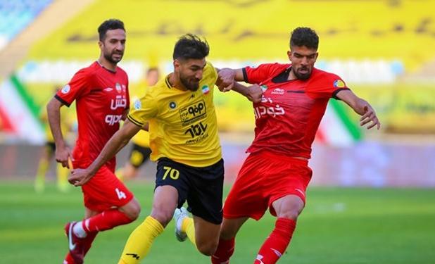 سپاهان و تراکتور از پرسپولیس و استقلال جلو زدند