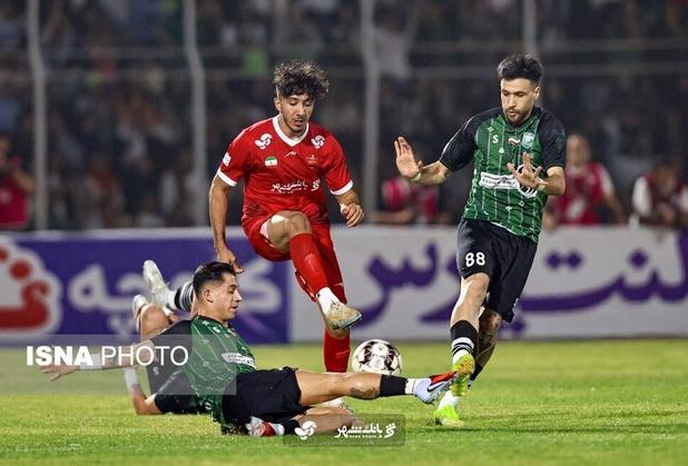 برتری پرسپولیس مقابل ذوب آهن در نیمه نخست/ عالیشاه مصدوم و تعوض شد