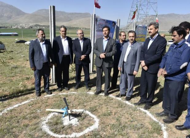 عملیات اجرایی احداث نیروگاه خورشیدی ۵ مگاواتی در شازند آغاز شد