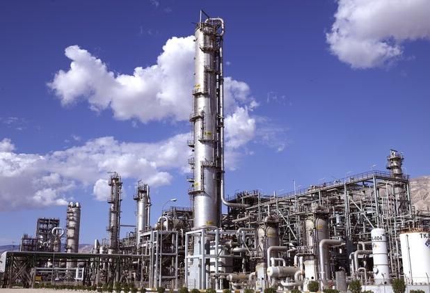 رییس کمیسیون صنایع مجلس: باید در این شرایط سخت از تولیدکنندگان حمایت کنیم