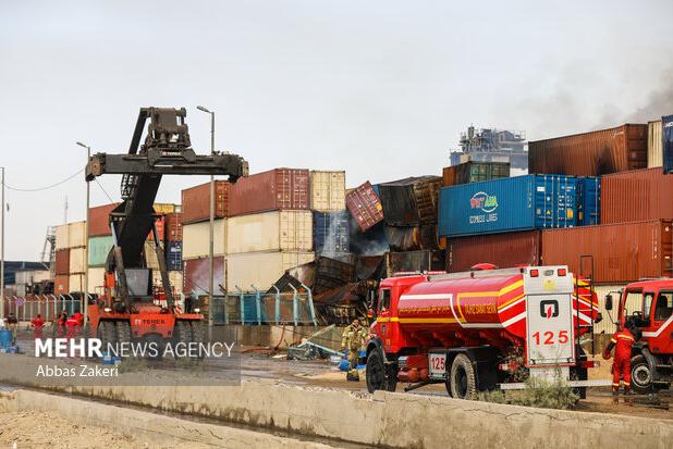 توضیحات مدیرعامل آتش نشانی بندرعباس از روند اطفای حریق بندرشهید رجایی