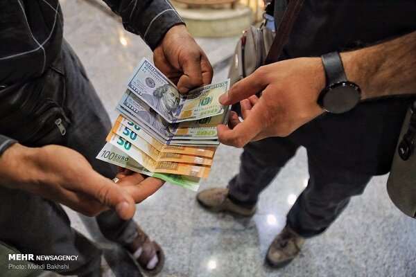 ثبات نسبی قیمت دلار + جدول نرخ رسمی ارزها