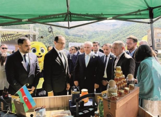 جمهوری آذربایجان به دنبال تسخیر بازارهای جهانی با عسل قره‌باغ