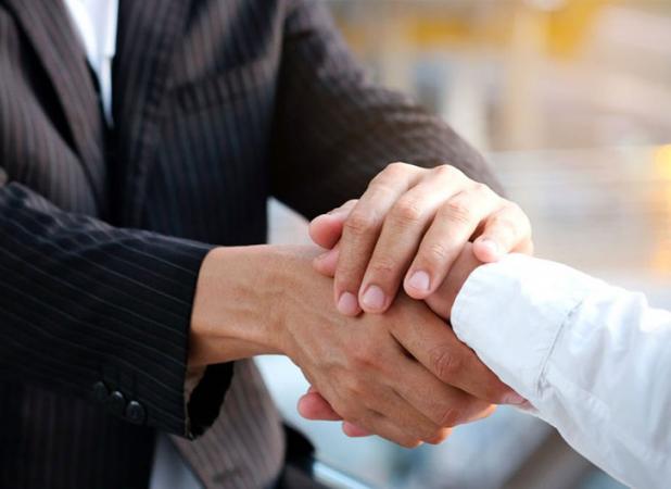 جلب اعتماد دیگران با چند حرکت و تکنیک ساده 