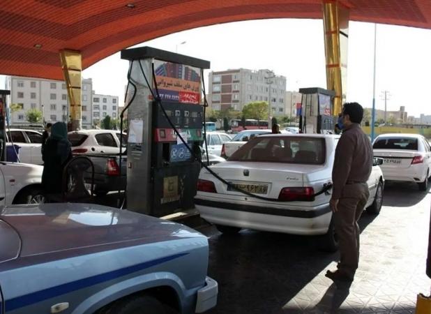 پشت‌پرده به تعویق افتادن بنزین سه نرخی