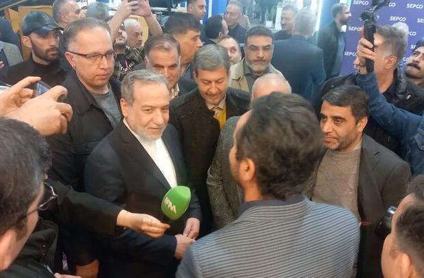 عراقچی نمایشگاه تخصصی فناوری‌های سبز و انرژی پاک را افتتاح کرد