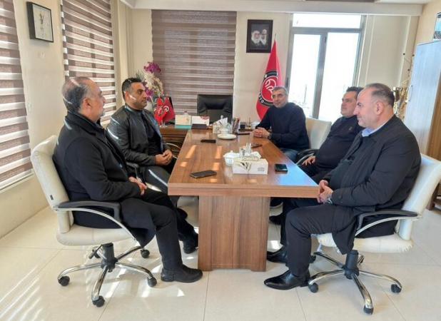 حضور سرمربی تیم فوتبال جوانان ایران در باشگاه تراکتور