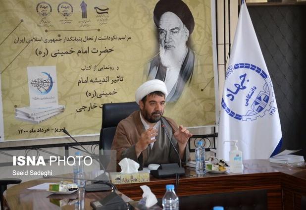 امام راحل اسلام ناب را از اسلام‌ آمریکایی جدا کرد