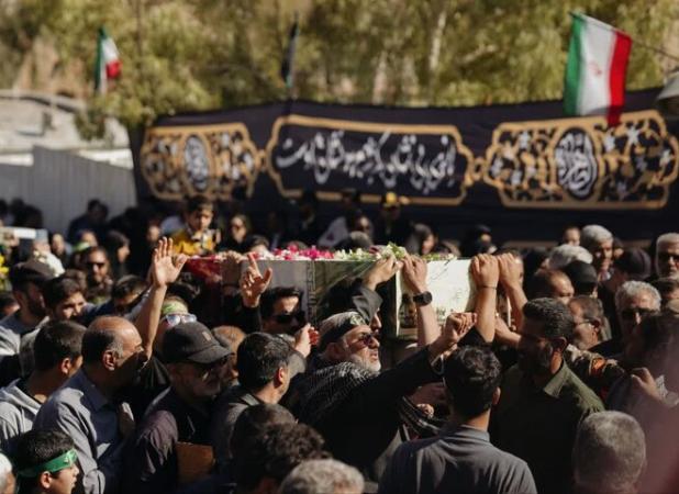 ۲ شهید گمنام در کهف‌الشهدا و بوستان والفجر شیراز آرام گرفتند