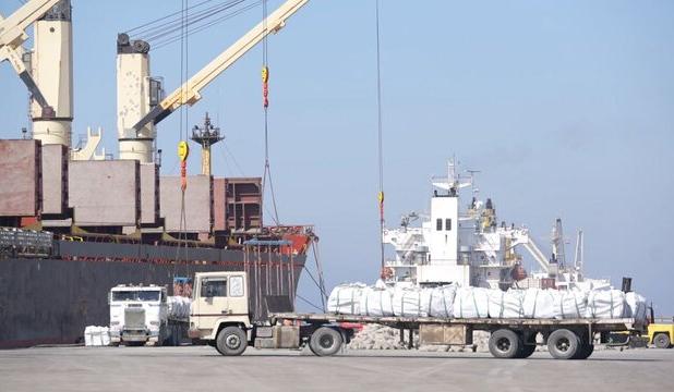 معاون استاندار سیستان و بلوچستان اعلام کرد: پهلوگیری ۹ کشتی حامل کالاهای اساسی در بندر چابهار