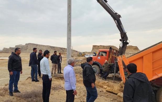 اختلال برق و آنتن‌دهی جاده گوران قشم در پی بارش شدید باران