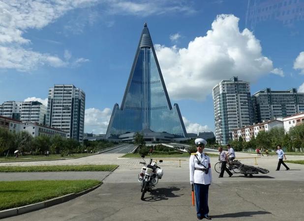 تصاویر محرمانه از درون بلندترین ساختمان خالیِ کره شمالی منتشر شد