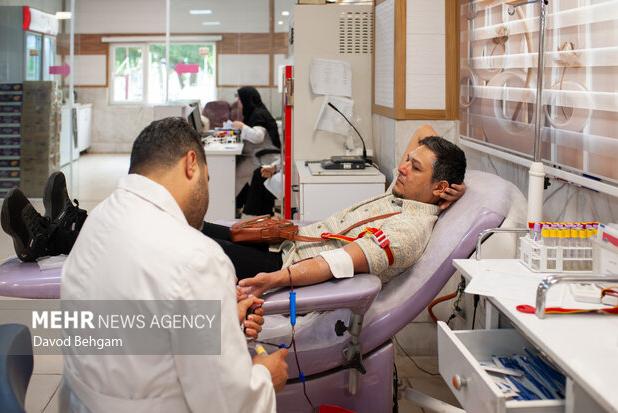 اتوبوس سیار خون‌گیری در مجتمع کشت و صنعت ماهیدشت مستقر می‌شود