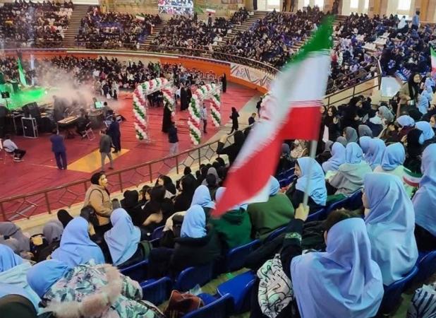 حضور ۵ هزار نفر از دختران رأی اولی برای حفظ آرمان‌های انقلاب اسلامی