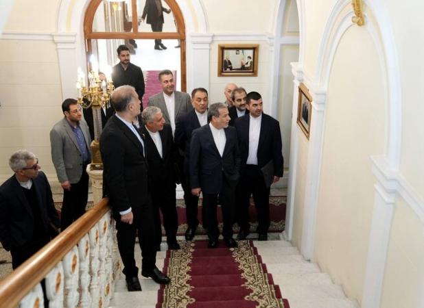 بازدید عراقچی از پروژه‌های بازسازی سفارت ایران 