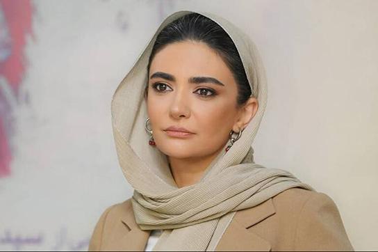 خداحافظی لیندا کیانی با بغض‌ از خانه‌ ۲۱ ساله‌اش