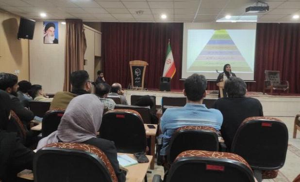 برگزاری کارگاه «اصول و فنون مناظره و فن بیان» چهاردهمین دوره مسابقات مناظره دانشجویان خراسان‌ جنوبی 