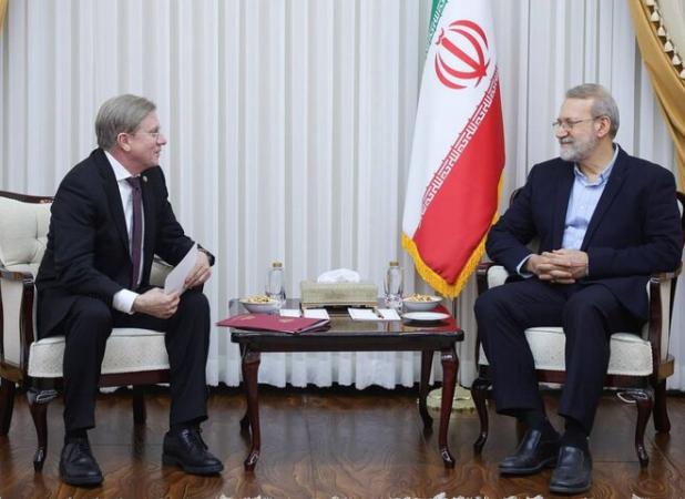 شتاب‌بخشی به کریدور شمال–جنوب نتیجه دیدار لاریجانی با نخست وزیر روسیه