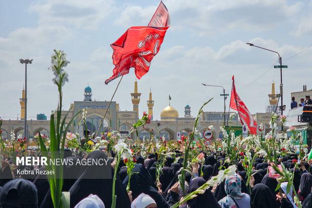 حرم مطهر امام رضا(ع) در شب میلاد جوادالائمه (ع) گل‌باران می‌شود