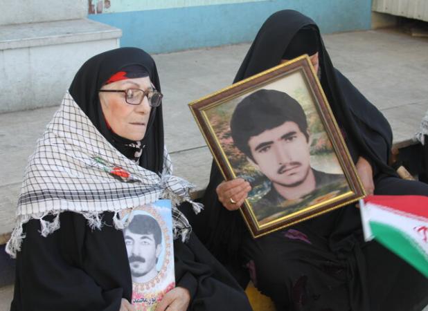 حضور مادر شهیدی با ۳۶ سال بی خبری از فرزندش در انتخابات