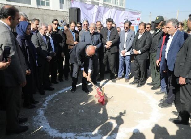 کلنگ‌زنی پروژه مسکونی تعاونی مسکن کارکنان در البرز با حضور وزیر تعاون