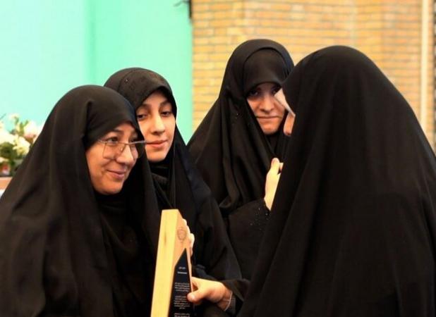 اعطای «جایزه صلح» به شهردار منطقه ۸ تهران