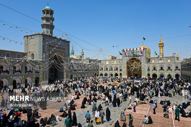 حرم امام رضا(ع) در روز زیارتی