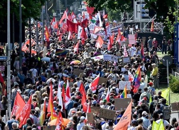 اعتراضات علیه حزب افراطی در آلمان به خشونت کشیده شد